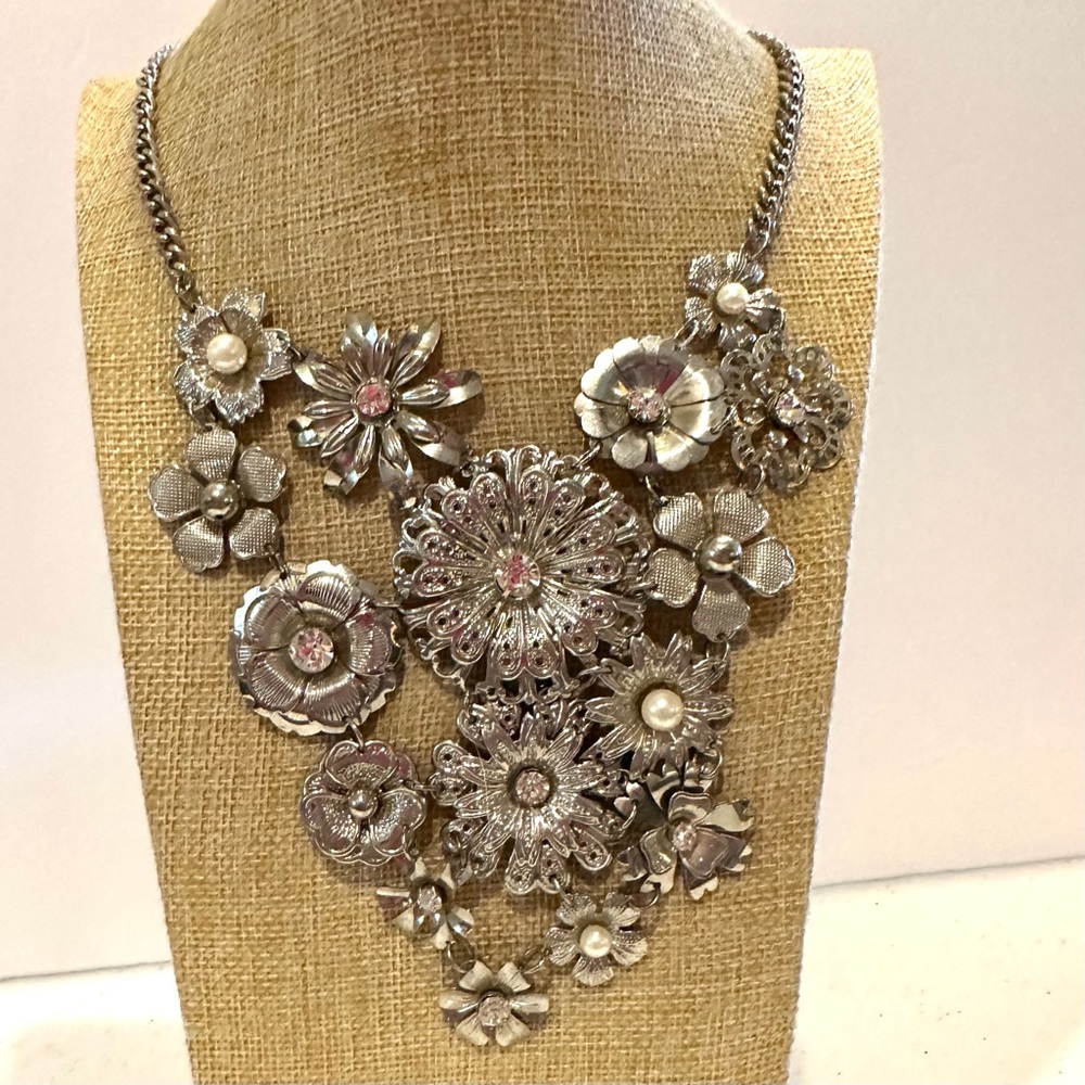 Guess Statement Necklace- Silver tone Bib Style flowers w/ clear rhinestones